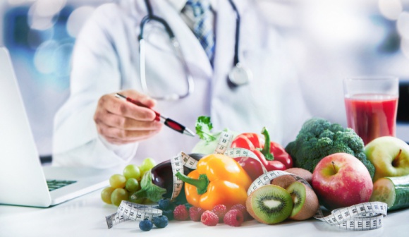 Jak zmienić nawyki żywieniowe? Styl życia, LIFESTYLE - Słowa ?dieta?, ?zdrowe żywienie? czy ?racjonalne posiłki? często kojarzą nam się z reżimem dietetycznym, a zmianę nawyków żywieniowych często łączymy z ograniczeniami i zakazami. Zmiana zachowań żywieniowych jest procesem długotrwałym, jednak możliwym do realizacji.