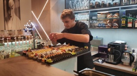 Imprezuj w Koku Sushi Styl życia, LIFESTYLE - Organizujesz imprezę albo rodzinne przyjęcie, ale chcesz, żeby nie było tak jak zawsze: sałatka jarzynowa i kotlet? Koku Sushi zaprasza do swojego lokalu na ulicę Piotrkowską w Łodzi. Tylko tam możesz mieć statki na stole i na dodatek załadowane po burtę pysznościami.