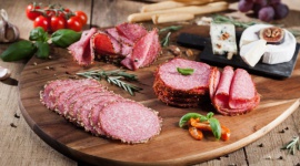 Salami Sokołów ? najlepsze według polskich konsumentów Styl życia, LIFESTYLE - Salami Sokołów zostało najwyżej ocenione przez polskich konsumentów, w teście wędlin salami, przeprowadzonym przez Polski Instytut Badań Jakości. W badaniu zostały poddane ocenie najbardziej popularne marki dostępne na polskim rynku.