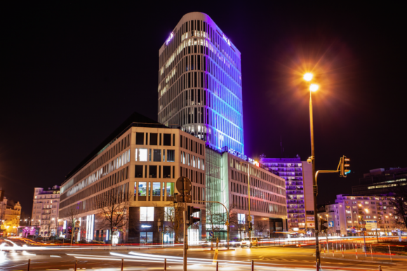 Plac Unii świadomie dla Autystów Styl życia, LIFESTYLE - Światowy Dzień Świadomości Autyzmu, przyjęty rezolucją przez Organizację Narodów Zjednoczonych w 2007 roku, ma zwrócić uwagę międzynarodowej społeczności na problemy osób dotkniętych tym zaburzeniem. Plac Unii z myślą o autystach i ich bliskich, jednoczy się z nimi tego dnia.