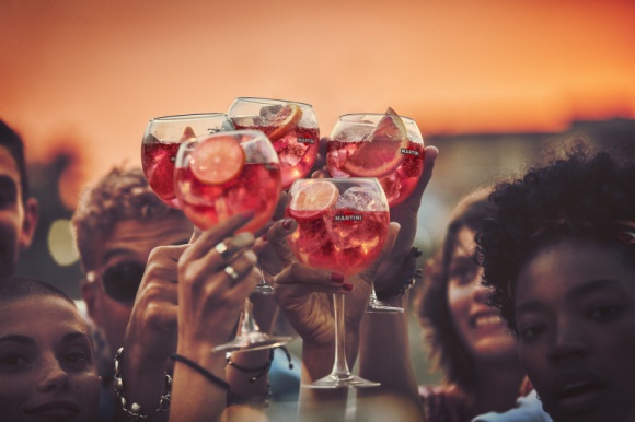 Aperitivo Time Food Festival już 7-9.06 w Elektrowni Powiśle Jedź, pij i baw się Styl życia, LIFESTYLE - Przygotuj się na kulinarne otwarcie sezonu! Aperitivo Time Food Festival w wyjątkowej Insta-Friendly oprawie już 7-9 czerwca w Elektrowni Powiśle. Przyjdź i spędź popołudnie ciesząc się wspólnym czasem z przyjaciółmi!