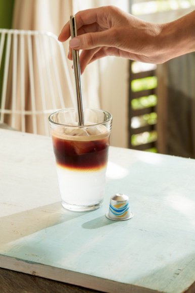 POCZUJ LATO Z MROŻONĄ KAWĄ NESPRESSO Styl życia, LIFESTYLE - NOWA LIMITOWANA EDYCJA KAW MROŻONYCH NESPRESSO INSPIROWANA AUSTRALIJSKĄ KULTURĄ PICIA KAWY