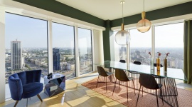 Fiore Verde apartament pokazowy - Galeria Heban Styl życia, LIFESTYLE - Złota 44 to najbardziej prestiżowy adres w Polsce i najwyższy apartamentowiec, którego autorem jest światowej sławy architekt Daniel Libeskind. Na 33. piętrze powstał apartament Fiore Verde, zaaranżowany przez Galerię Heban.