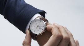 Z zegarkiem w ręku. Czy planowanie czasu co do minuty przynosi efekt? Styl życia, LIFESTYLE - Nikt nie ma więcej czasu od Ciebie ? może po prostu lepiej nim zarządza? Zachęcamy do zapoznania się z przeglądem argumentów za i przeciw planowaniu dnia co do minuty.