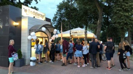 Noc lodożerców Styl życia, LIFESTYLE - Lody o północy? Czemu nie! 16 sierpnia miłośnicy zimnych deserów spotkali się podczas drugiej ?Nocy lodożerców?, organizowanej przez ?u Lodziarzy? Wytwórnię Lodów Polskich. Wydarzenie przyciągnęło wielu entuzjastów nietypowych smaków.