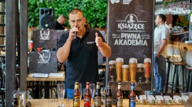 Piwna Akademia Książęcego oraz Akademia Czeskiego Servingu na szlaku talentów! Styl życia, LIFESTYLE - W październiku ruszyły kolejne Piwne Akademie Książęcego i Akademie Czeskiego Servingu dedykowane mistrzom sztuki barmańskiej. To kontynuacja prestiżowego projektu Kompanii Piwowarskiej z udziałem marek Książęce, Pilsner Urquell oraz Kozel.