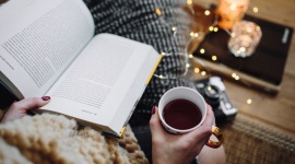 6 sposobów na pokonanie jesiennej chandry Styl życia, LIFESTYLE - Krótkie dni, deszczowa pogoda ? listopadowa aura może powodować brak motywacji i spadek energii. Jednak nie musi tak być! Poniżej przedstawiamy najlepsze sposoby na pokonanie jesiennej chandry, które możecie wcielić w życie w każdej chwili.