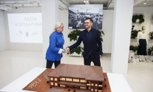 ?#Każda koszula pomaga? w budowie szkoły w Ghanie
