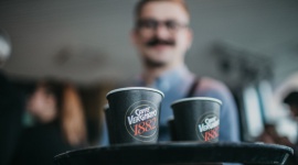 Znamy zwycięzców Race to Racer i Best Barista Caff? Vergnano! Styl życia, LIFESTYLE - W weekend w Krakowie wyłoniono laureatów dwóch prestiżowych konkursów baristycznych organizowanych przez Caff? Vergnano. Tytuł Best Barista 2019 przypadł Mariuszowi Bałutowi, natomiast najlepszym basistą w konkursie Race to Racer okazał się Szymon Kiełbasa.