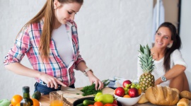 Efekty murowane Styl życia, LIFESTYLE - O tym, jakie zmiany wprowadzić do codziennego funkcjonowania, aby miały one szansę stać się stałymi przyzwyczajeniami opowiada Gaja Kuroń, dietetyczka i ekspertka kulinarna.
