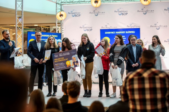 Poznaliśmy zwycięzców projektu ?Perspektywy BOP 2019/2020? Styl życia, LIFESTYLE - Uroczystą Galą Finałową w galerii handlowej Mazovia zakończyła się tegoroczna edycja projektu ?Perspektywy BOP?, w którym uczestniczyła młodzież z ośmiu szkół ponadpodstawowych z powiatu płockiego.