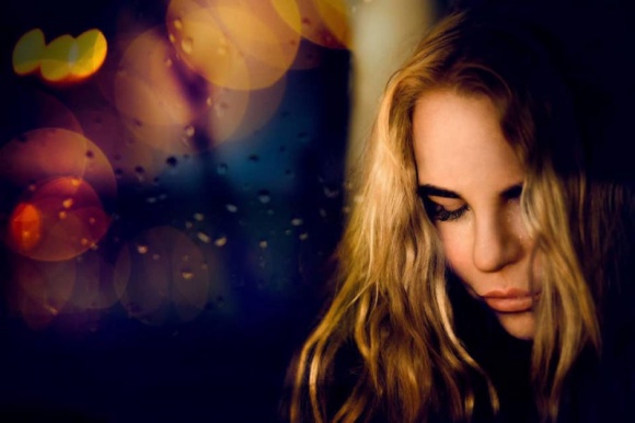 Mamy szansę, by zbudować nowy, lepszy świat Styl życia, LIFESTYLE - Świat się zatrzymał. Co to oznacza, czego nas uczy, jakie możemy z tej sytuacji wyciągnąć wnioski i jak dodać sobie i innym otuchy, by przetrwać czasy pandemii? O tym rozmawiamy z pianistką Beatą Szałwińską.