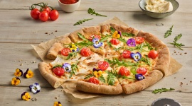 Bukiet na talerzu ? wyjątkowa oferta Pizza Hut z okazji Dnia Kobiet Styl życia, LIFESTYLE - Już niebawem święto wszystkich Pań! Pomysłów na prezent można mieć całe mnóstwo ? obiad czy kolacja w restauracji oraz kwiaty to nadal jedne z najbardziej popularnych