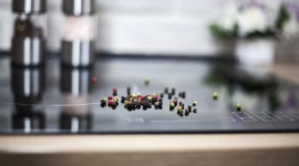 Slow life - za co kochamy gotowanie w wersji slow? Styl życia, LIFESTYLE - Jak wynika z raportu polskiej marki Naturativ, już dwa lata temu pojęcie slow life było znane 27% Polaków. Rozumiane jako życie bez pośpiechu, skupianie się na przeżywaniu ?tu i teraz?, życiowa harmonia, popularyzuje zachowanie balansu między pracą a życiem prywatnym.