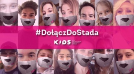 #DołączDoStada K.I.D.S. - gwiazdy zakładają maseczki ?wilka",by wspierać lekarzy Styl życia, LIFESTYLE - Polskie gwiazdy takie jak Agata Młynarska, Magdalena Różczka, Michał Koterski czy Marta Żmuda-Trzebiatowska podbijają social media zdjęciami w maseczkach ?wilka?. To wszystko w szczytnym celu.