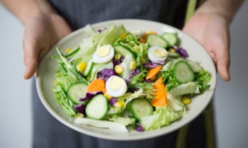 Sałatkowe inspiracje z przyprawami Vegeta Natur