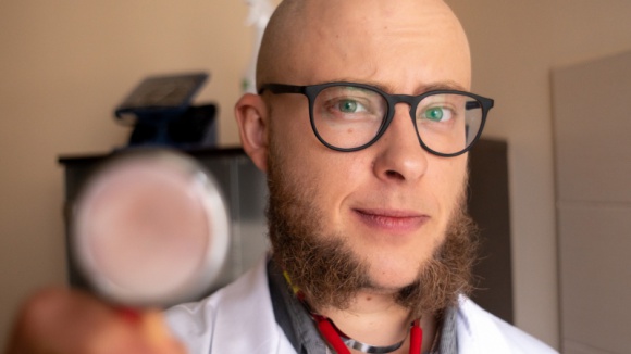 Kuchnia w dobie kwarantanny. Dlaczego Polacy kupują makaron i ser żółty? Styl życia, LIFESTYLE - ? W sytuacji dużego stresu chętniej sięgamy po niezdrowe produkty o potencjalnie uzależniającym charakterze, np. słodycze czy fast food ? Nawyki żywieniowe wypracowane podczas kilkutygodniowej samoizolacji mogą z nami zostać na dłużej