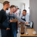 Parapetówka w palarni i akcja "Kawa za kwiatek"