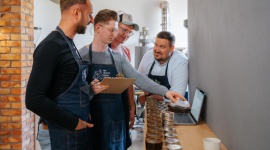 Sam wypal swoją kawę. Białe Miśki zapraszają na Dzień Otwarty Styl życia, LIFESTYLE - Palarnia kawy the White Bear Coffee Roasters organizuje w sobotę 27 czerwca Dzień Otwarty.