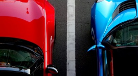 Urlop w czasach pandemii. Jak dobrze wynająć auto na wakacyjny wyjazd? Styl życia, LIFESTYLE - Podróże samolotem stanęły pod znakiem zapytania, ale wszystko wskazuje na to, że Polacy nie zrezygnują z wyjazdów na urlop. W obecnej sytuacji, najbezpieczniejszym środkiem transportu jest samochód. Kierowcy, którzy nie posiadają auta, mogą je wynająć online.