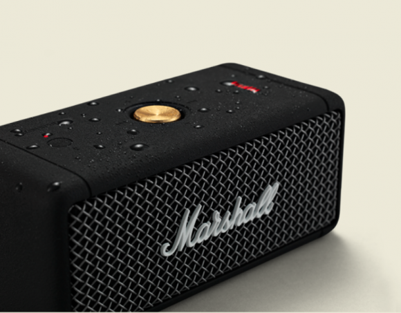 Nowość! Marshall Emberton ? kultowy design i współczesna technologia Styl życia, LIFESTYLE - Do oferty kultowej marki Marshall, specjalizującej się w produkcji wzmacniaczy elektroakustycznych, lada moment dołączy podręczny głośnik Marshall Emberton ? to jak dotąd najmniejszy głośnik w ofercie marki. Premiera produktu zaplanowana jest na 1 sierpnia tego roku.