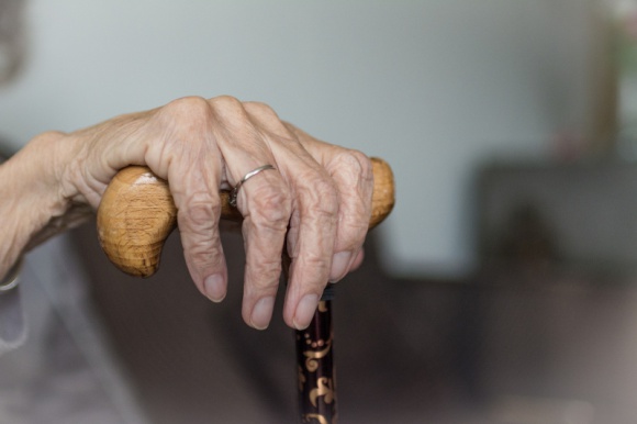 Seniorzy twierdzą, że starość można porównać do przymusowej izolacji