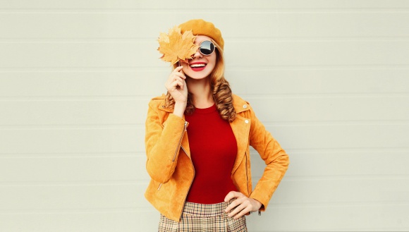 Jesień bez wychodzenia z domu ? zadbaj o swój komfort Styl życia, LIFESTYLE - Pogoda nie rozpieszcza, a sytuacja na zewnątrz nie zachęca do wyjścia z domu. Poprawie nastroju nie pomaga jesienna chandra, która o tej porze roku dotyka wielu z nas. Podpowiadamy, co zrobić, by wprowadzić się w wyborny jesienny nastrój bez wychodzenia z domu.