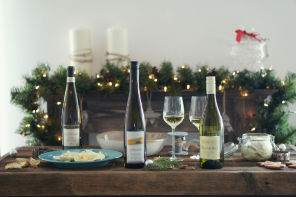 Wino na Święta Bożego Narodzenia Styl życia, LIFESTYLE - Święta Bożego Narodzenia to przede wszystkim wspólnie spędzone chwile w rodzinnym gronie przy tradycyjnych oraz ulubionych daniach. Aby podkreślić wyjątkowy charakter świątecznych potraw podajmy do nich wina, które uwydatnią ich smak.