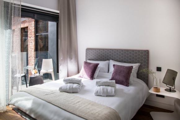 Sen bogów, idealnie dopasowana oferta Hypnos Contract Beds Styl życia, LIFESTYLE - Co takiego jest w luksusowych hotelowych pokojach, że noce w nich spędzone, nawet te samotne, okazują się wspaniałe? Profesjonaliści wiedzą doskonale, co jest warunkiem tak dobrego snu, który przychodzi do nas podczas hotelowych nocy. Tajemnica tkwi w jakości łóżek i materacy.