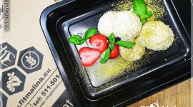 Zamawiamy od silnych graczy. Jak catering radzi sobie na polskim rynku? Styl życia, LIFESTYLE - Pandemia koronawirusa odbiła się na ogromnej części gastronomii, a właściciele lokali nie są w stanie nadrabiać wyników, opierając się wyłącznie na tzw. wynosach. Nową rzeczywistość wykorzystują jednak już wcześniej wyspecjalizowane w mobilnej obsłudze klienta firmy cateringowe.